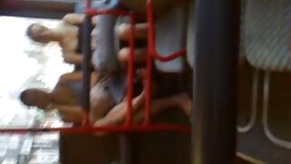 چنچل سنہرے بالوں وال ...