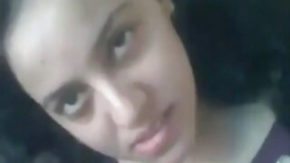 موہک مس ولا اپنے پاؤ ...